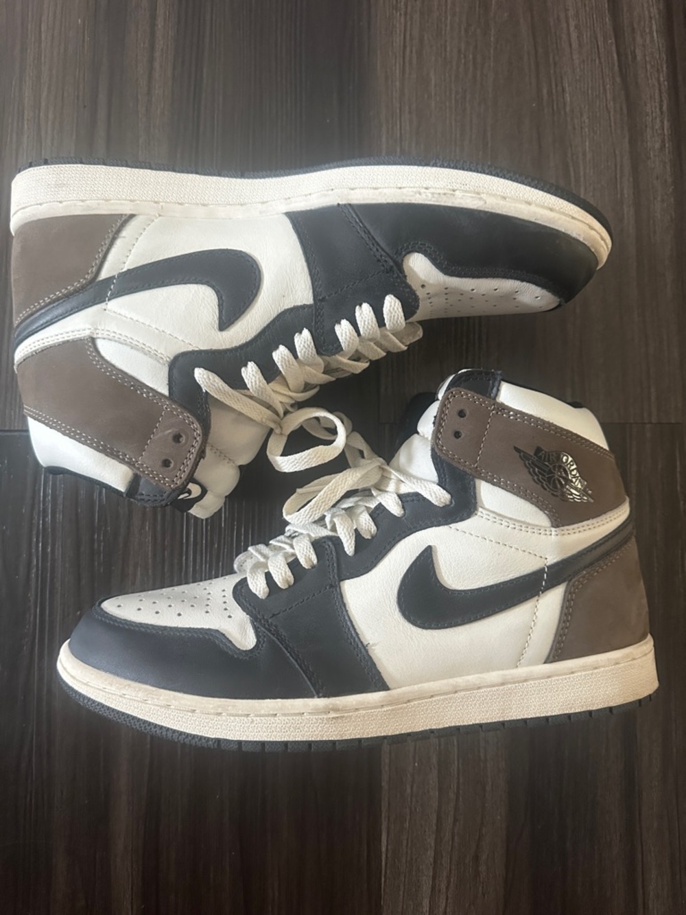 Air Jordan 1 Retro High OG "Dark Mocha"